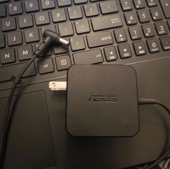 15" ASUS GAMING LAPTOP - Picture 7 of 8